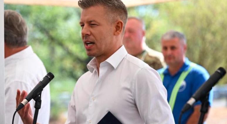 Magyar Péter szívesen lemondana a mentelmi jogáról