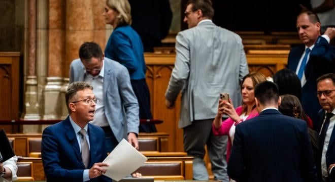 HANKÓ KÖNNYES BÚCSÚJA – Amatőr látványosság