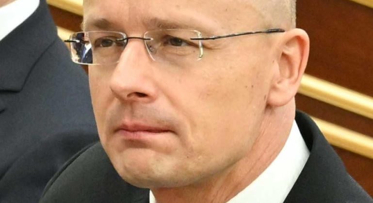Szijjártót hétfőn akarják kikérdezni