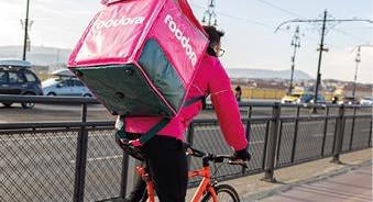 A foodora futárainak 85 százaléka az önálló munkavégzést választja