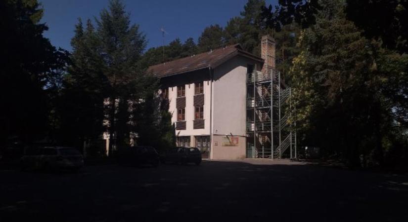 Pottom pénzért adja el a NAV ezt a legendás Nógrád megyei erdei hotelt
