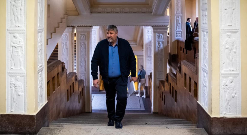 Elévülés miatt megszüntették a nyomozást Simonka György egyik ügyében