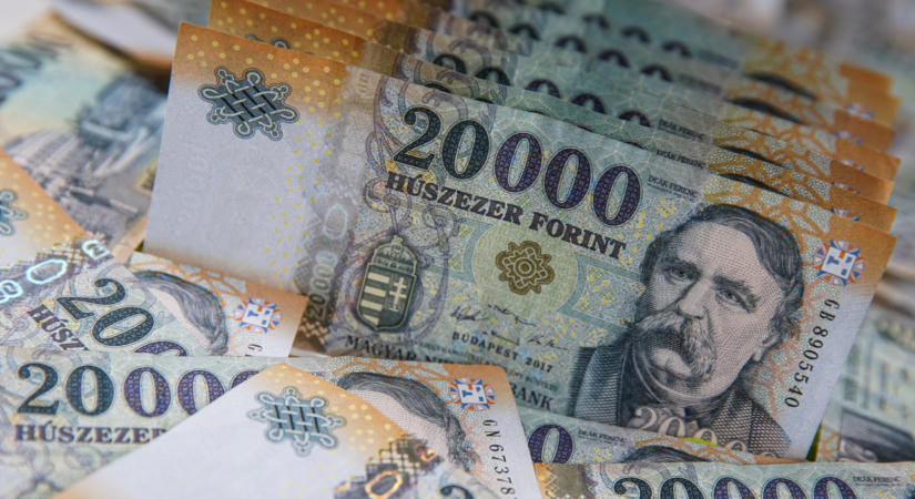 Kőkemény versenyben a hazai bankok: durván megvágták a slágerhitelek kamatait, jól járhat, aki most lép