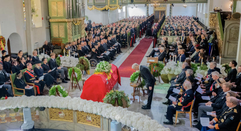 Európa királyi családjai Oslóba érkeztek