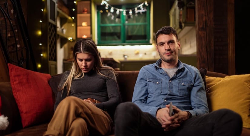 Nem a veszekedés a legrosszabb egy párkapcsolatban, hanem a néma esték