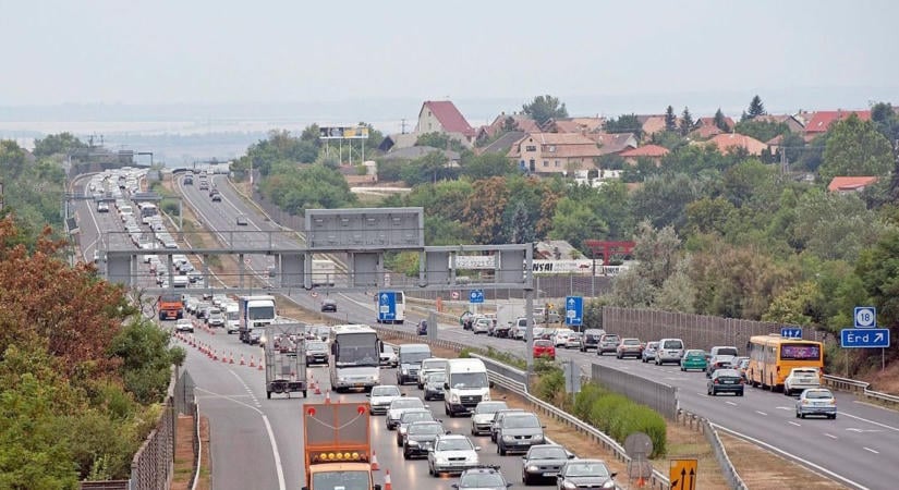 Óriási ára lehet a kormány Mészáros Lőrinc elleni háborújának: Vitézy Dávid egy mozdulattal kidobhatja az M7-es bővítését és az M0-ás alternatíváját – hiába van a Tisza programjában