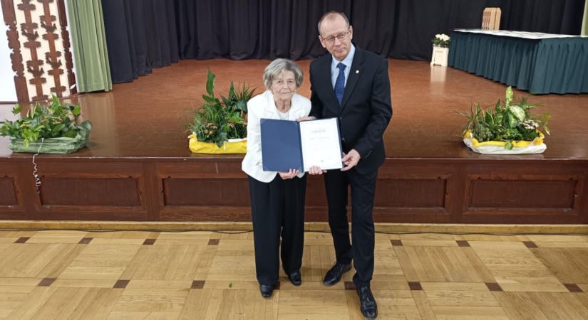 Van, aki 75 éve vette át a diplomáját – három pedagógusgenerációt köszöntöttek Nagykanizsán