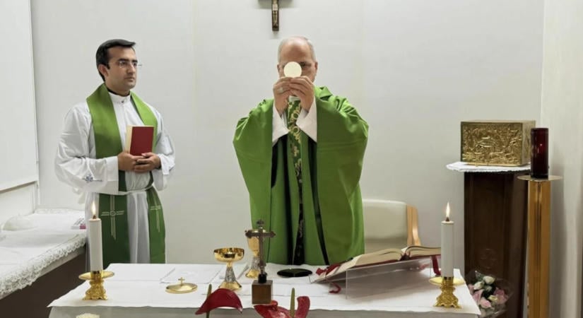 A római Gemelli-klinika orvosai engedélyezték XIV. Leó pápa hazatérését a Vatikánba
