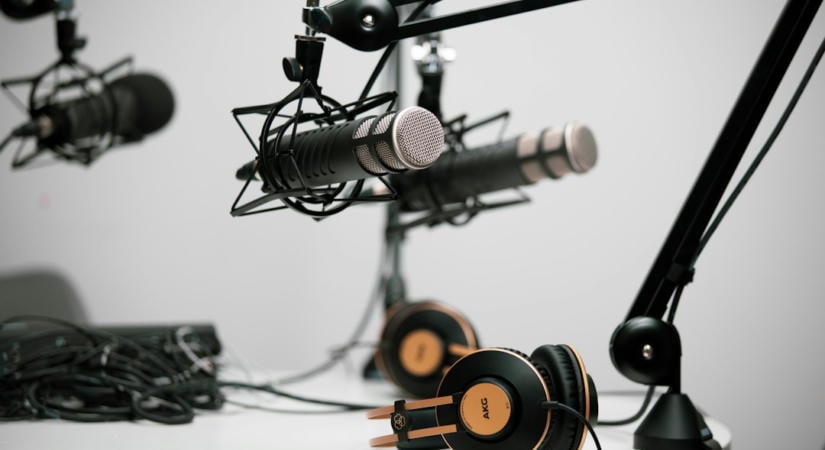 Kevin Roose új könyve és podcastja az AGI-versenyről, a The Verge szerint