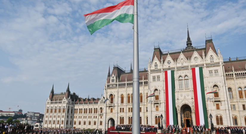 Zászlófelvonás, légiparádé, rövidített tűzijáték – percről percre az államalapítás ünnepéről - Reggel nyolctól hajnali egyig tart a program tíz helyszínen – mutatjuk, mikor, hol és mi történik