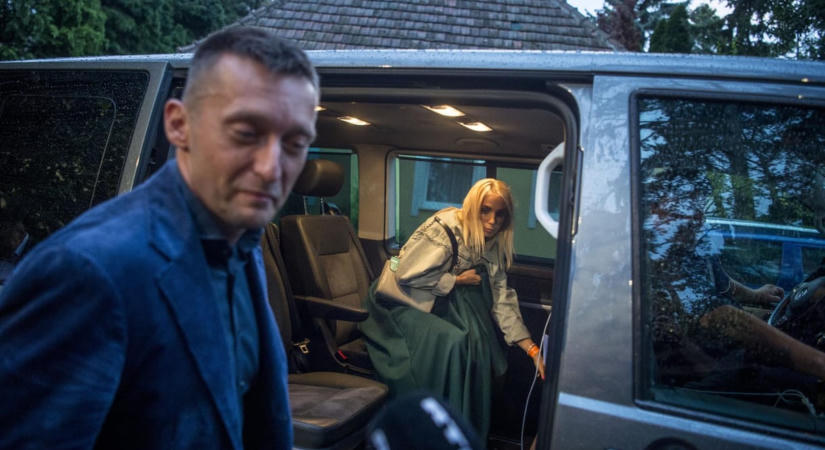 Rogán titkárának apósa, a NER-feleségek segítői és a radar alatt repülők: a propagandahálózat rejtett vámszedői