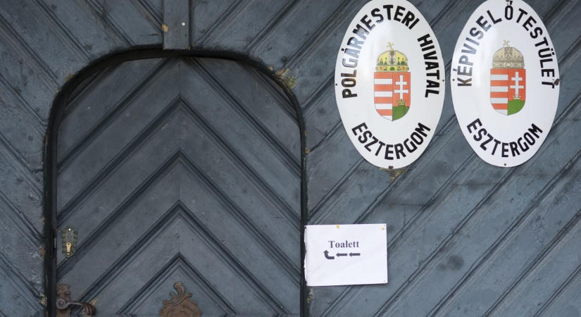 Megszűnt a polgármesteri költségátalány. Mikor kell adózni az autóra adott önkormányzati költségtérítés után?