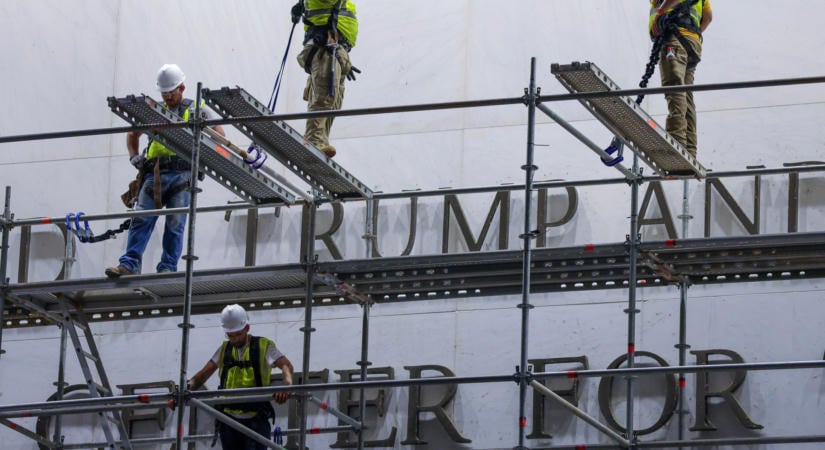 Áll a bál Amerikában: bezár a neves intézmény, miután nem véshették Trump nevét a homlokzatra