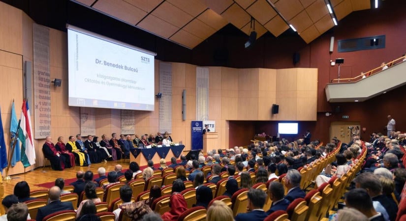 Átalakítja a pedagógusok továbbképzését a kormány