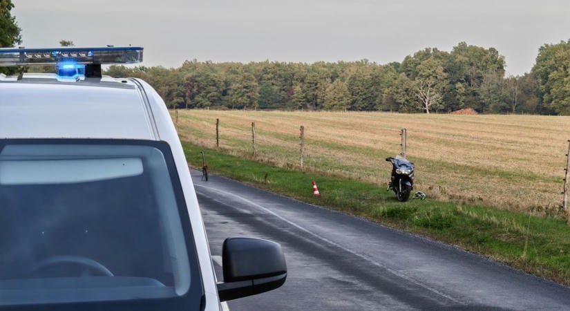 Műszaki hiba: Ezért esett nagyot két motoros Vas megyében, kórházba kerültek - fotók