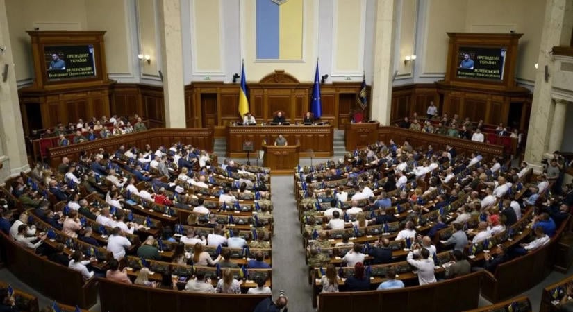 Zelenszkij aláírta az ukrán oktatási törvény módosítását