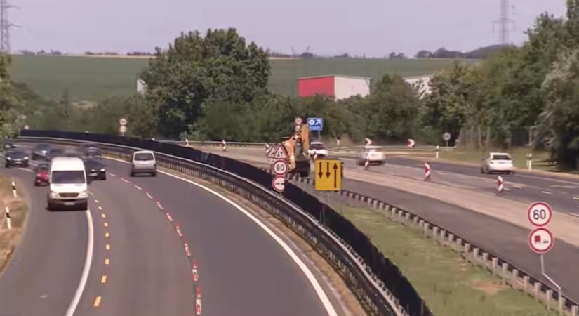 Kiküldetésnek számít-e, ha a munkavállalónak saját gépkocsival a telephelyre kell utaznia?