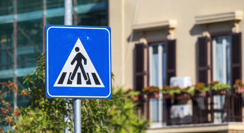 Itt a tervezet, szétcsaphatnak a zebrán mobilozó gyalogosok között (az olaszoknál)