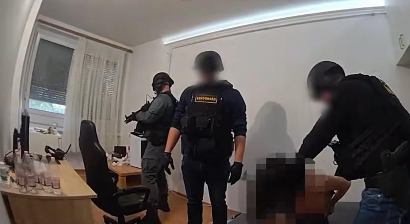 Az FBI szólt a magyar rendőrségnek, hogy egy 16 éves győri fiú AI-chatbottal tervezgetett erőszakos támadást