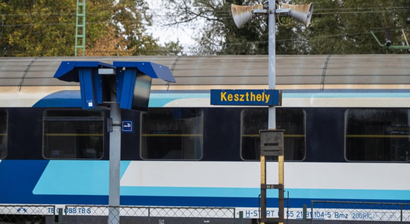Megszólalt Vitézy Dávid a balatoni vasúti közlekedésről: így alakultak a késések a nyári szezonban