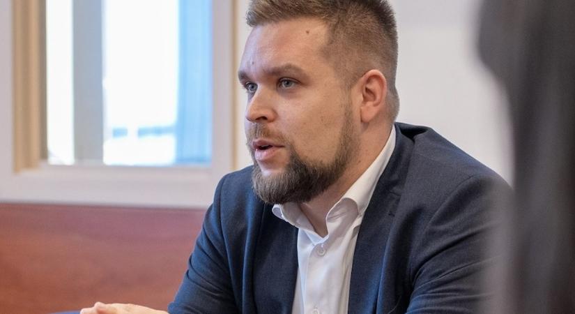 Korrupcióról és közbizalomról beszélget Pintér Bence az Agora Körök rendezvényén ma este 7 órától