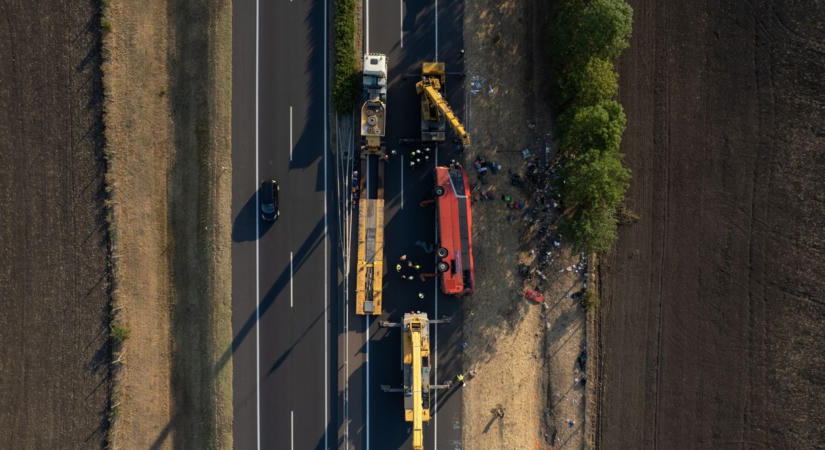 Kezdeményezték az M3-ason felborult lengyel busz sofőrjének letartóztatását