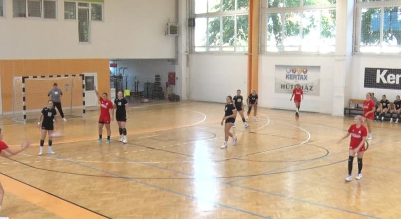 Fölényes győzelemmel indították az idényt a női kézisek - frissítve!