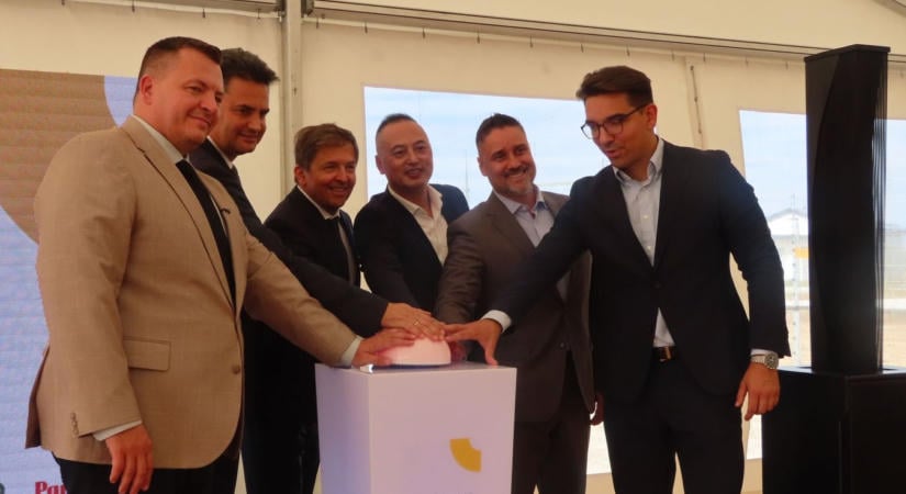 Mától már működik Vásárhelyen az ország leginnovatívabb napelemparkja  fotók