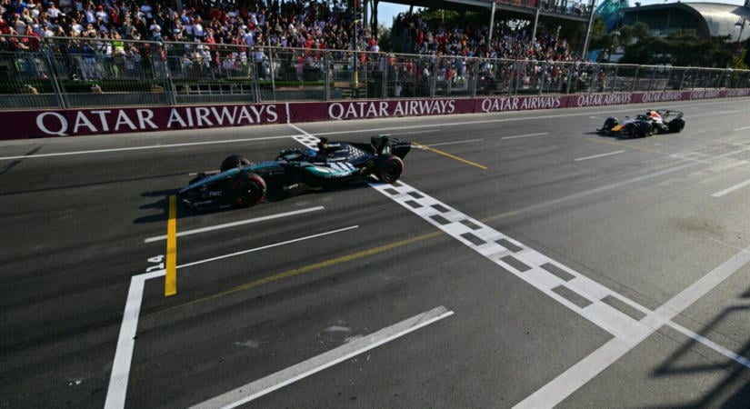 Russell tizedmásodperces drámában győzte le Verstappent, miközben teljesen összeomlott a McLaren Bakuban