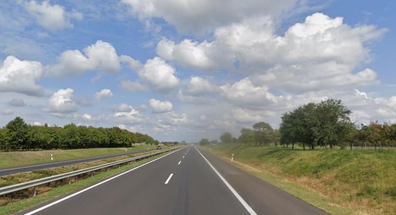 Árokba hajtott egy autó Hejőszalontánál
