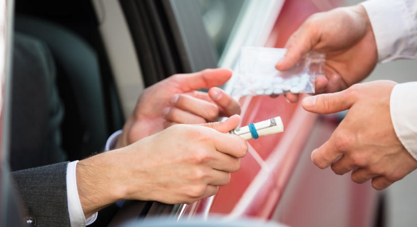 Több mint 70 rendőr árasztotta el az utcákat, lecsaptak a drogdílerekre Salgótarjánban