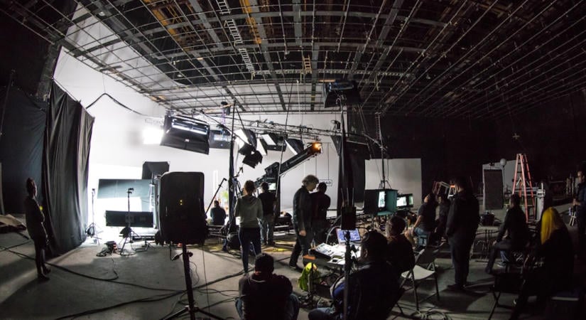 Hollywood stúdiók AI-videóeszközöket ismerő filmdiplomákat keresnek