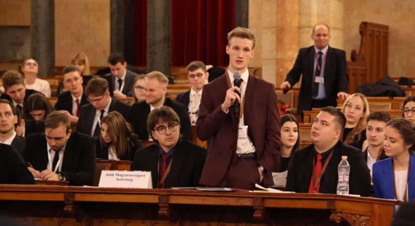 Képviselőként próbálhatjátok ki magatokat a Parlamentben: törvényjavaslatot írhattok és szavazhattok is