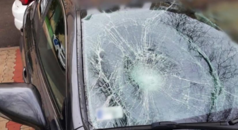 „Nem tudok róla, hogy én balesetet okoztam” – Megdöbbentő védekezésekkel állt elő a 80 éves sofőr, aki két nőt gázolt el a zebrán, egyikük meghalt