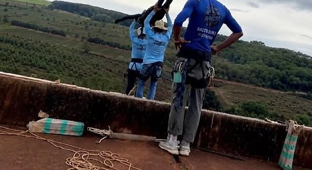 Halálos bungee jumping: biztonsági kötél nélkül dobtak le egy 21 éves nőt