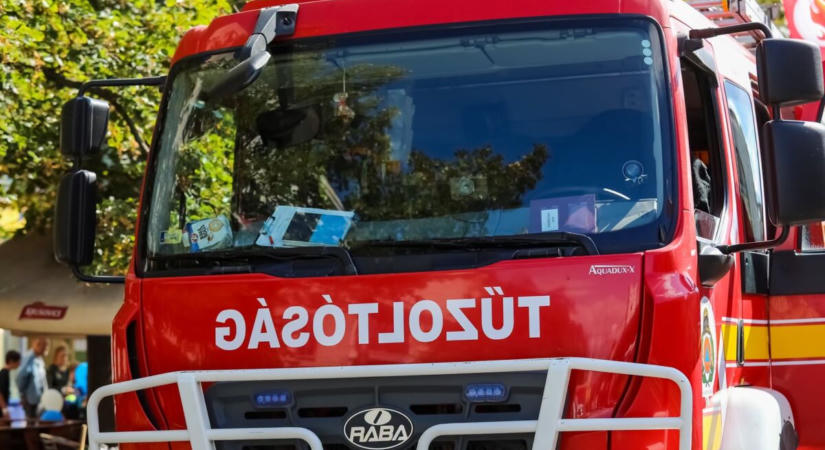 Kigyulladt egy társasház Zuglóban, nagy erőkkel oltják a tűzoltók