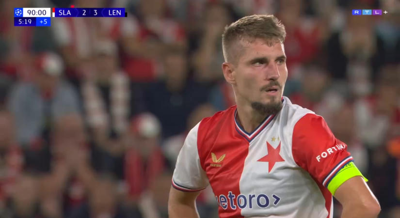 Őrült dráma és Lens-fordítás a tíz emberrel küzdő Slavia ellen