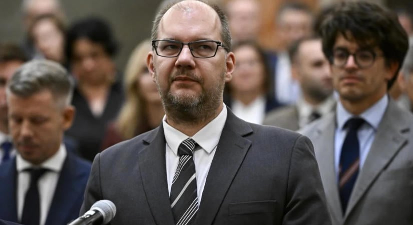Polyák Gábor médiajogász hivatalosan is megkezdte munkáját a Nemzeti Média- és Hírközlési Hatóság elnökeként