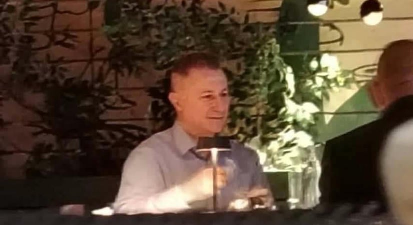 Budapesti vendéglőben fotózták le a nemzetközileg körözött volt miniszterelnököt