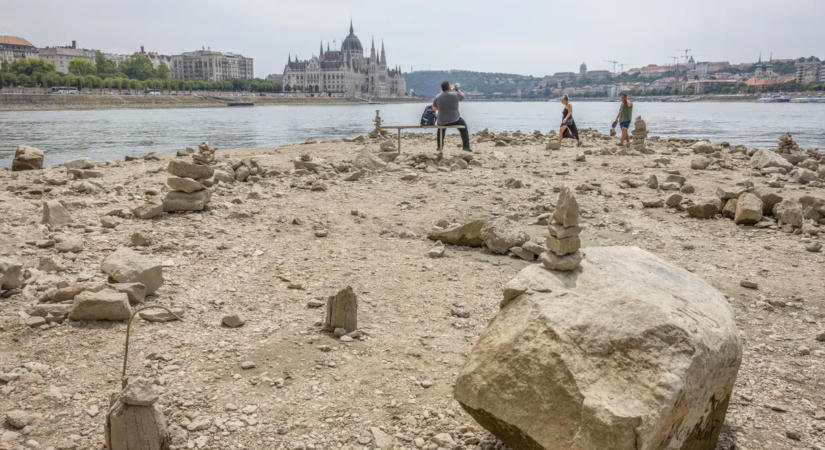 Hajók vesztegelnek a Dunán az alacsony vízállás miatt