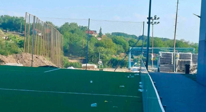Rongálás a stadionban: a megújult és nemrég átadott pályát vették célba a vandálok