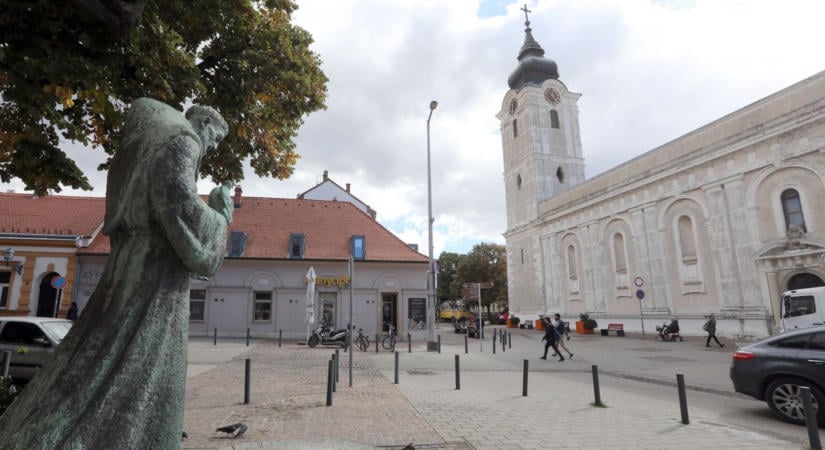 Visszatértek a ferencesek Pécsre: 76 év után újra szerzetesek szolgálnak a templomban