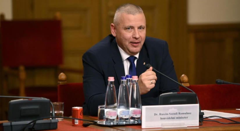 Új korszakot ígér a honvédelmi miniszter: több pénzt kapnak a katonák