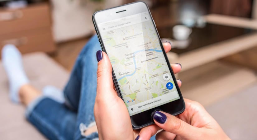 Megkeresi a gyerekkori otthonát a lány a GoogleMaps-en: Amit ott lát, könnyekre fakasztja