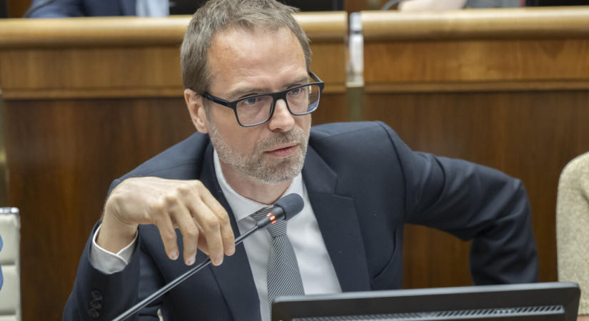 Az SaS indítványozza, hogy az egészségbiztosító keressen orvost az ügyfeleinek