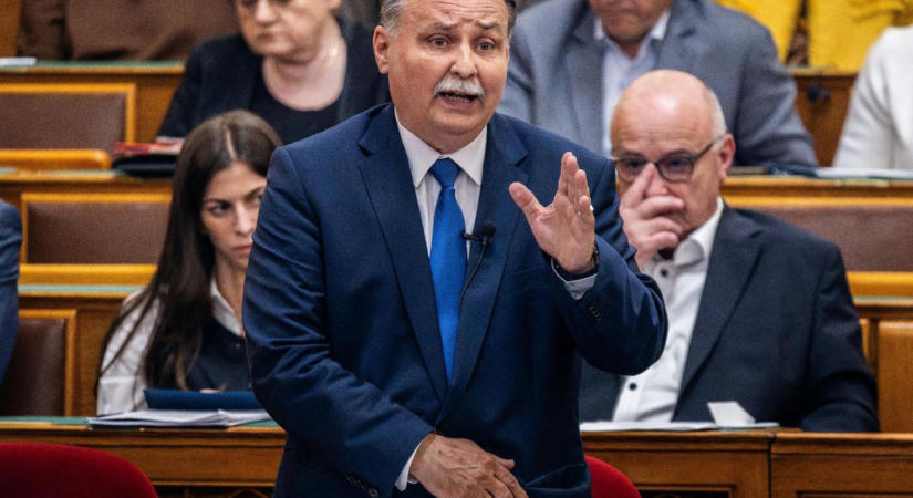 Gajdos László bejelentette, hogy felülvizsgálják a MOHU-koncessziót