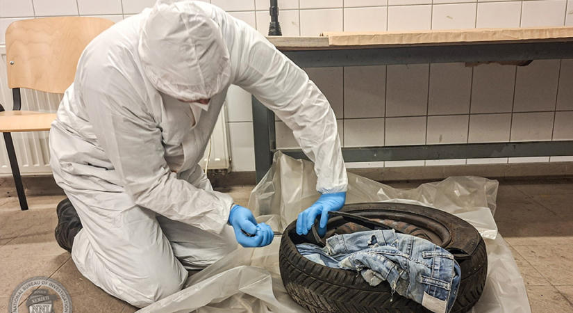 A röszkei rendőrök is alig akarták elhinni, mit találtak a pótkerékben