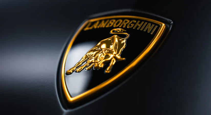 Ilyen rendőrautót ritkán látni: 343 km/órás Lamborghini állt szolgálatba – videó