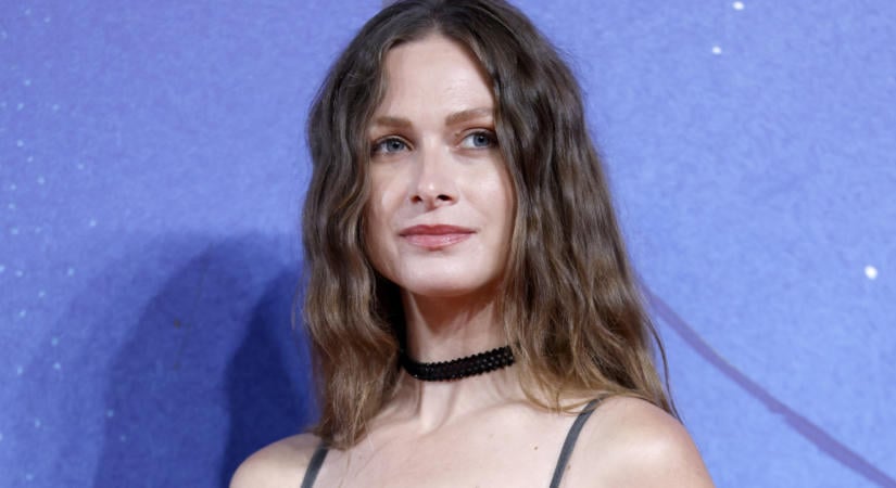 Büszkeség: Józsa Bettina lenyűgöző ruhában lépett a 2026-os velencei filmfesztivál vörös szőnyegére