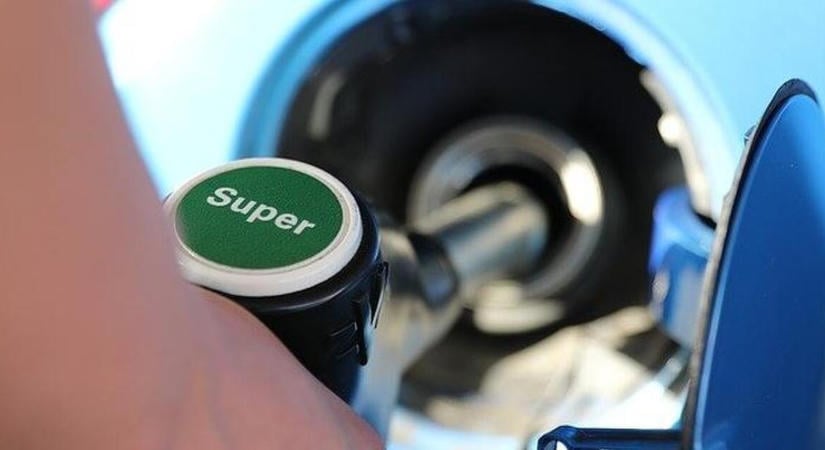 Őrült összegbe kerülne a 480 forintos üzemanyagár